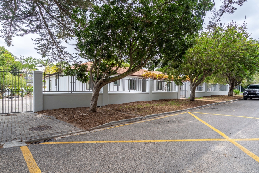 4 Bedroom Property for Sale in Dennendal Western Cape